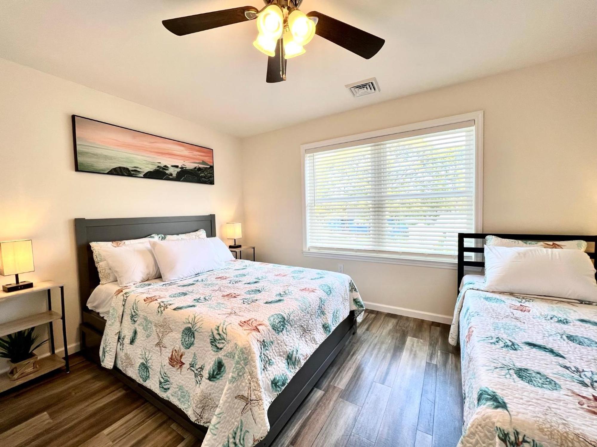 House Cape Just 1 Block From The Bay & A Short 5 Minutes Walk, Sleeps 19 Cape May